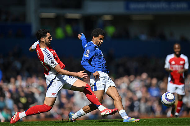 前埃弗顿前锋勒温自行寻找新东家，曼联签舍什科后转会无望.