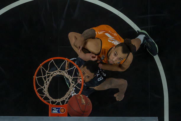 曼城凭借哈 曼城凭借哈